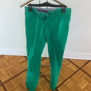 TOMMY HILFIGER green chinos. 32/34